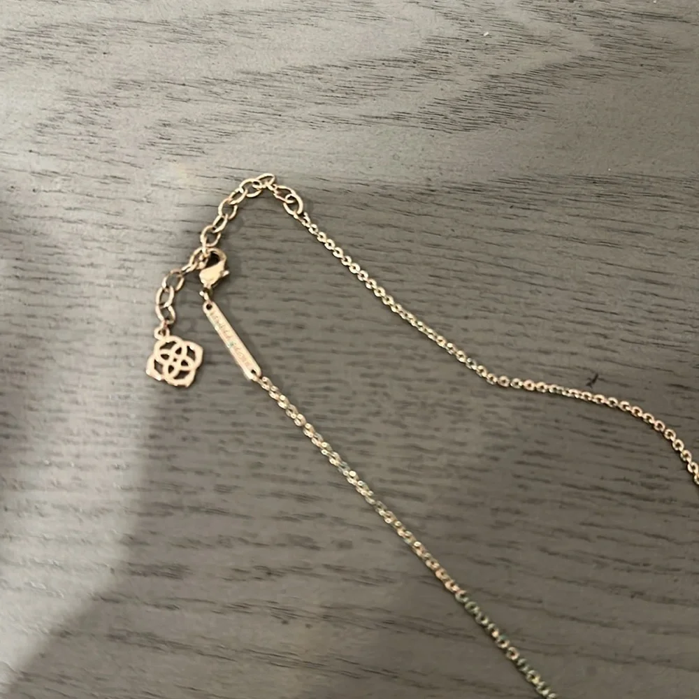 Kendra Scott Gold Pendant Necklace - Picture 3 of 4
